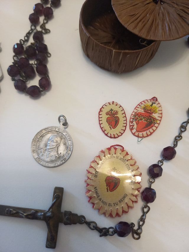 Collezione di articoli religiosi antichi del Sacro Cuore di Gesù