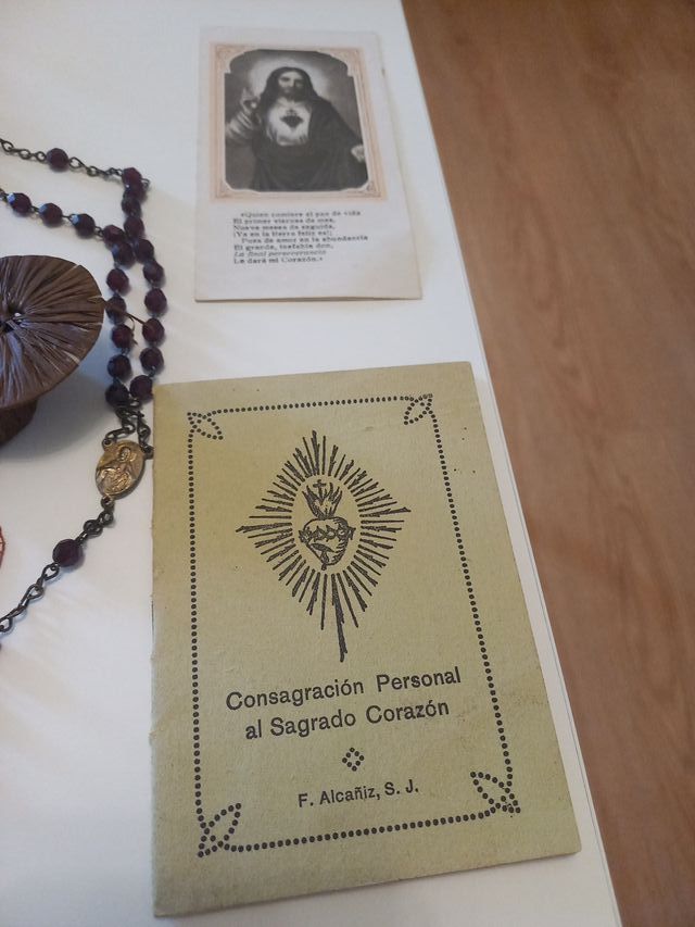 Collezione di articoli religiosi antichi del Sacro Cuore di Gesù