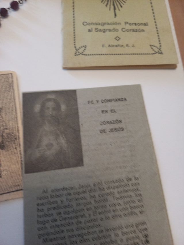 Collezione di articoli religiosi antichi del Sacro Cuore di Gesù