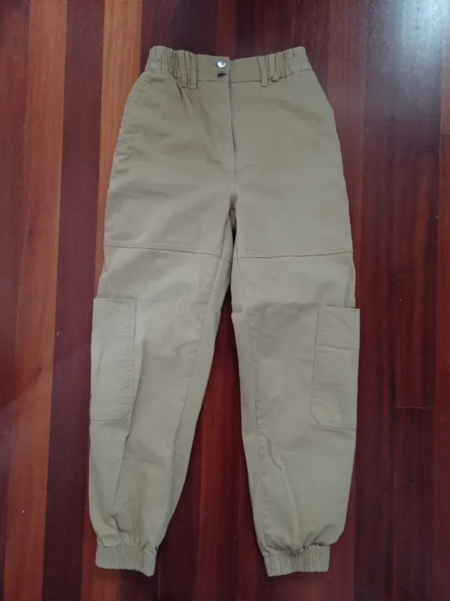 Pantalón cargo beige