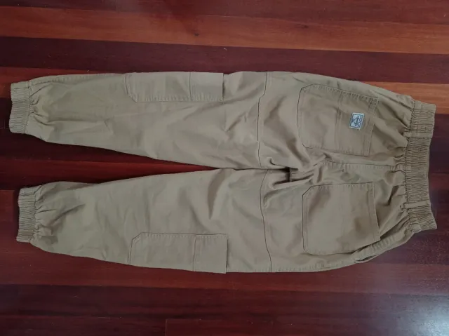 Pantalón cargo beige