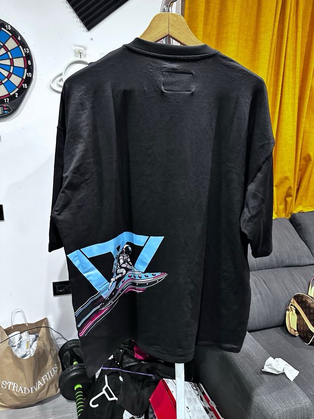 Camiseta LA MEKA WORKSHOP Space Negra