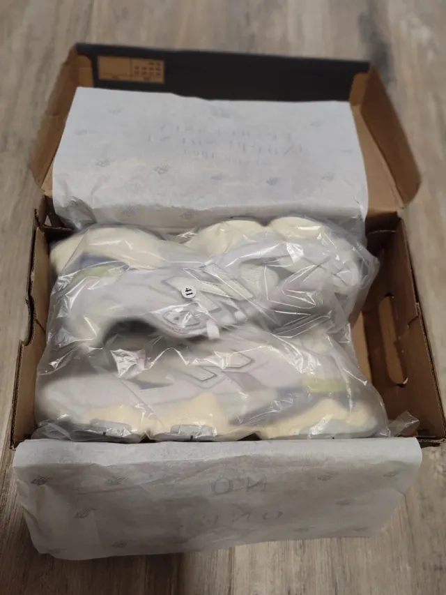 New Balance 9060 Gris