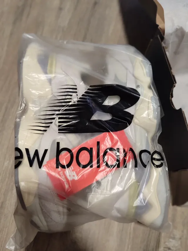 New Balance 9060 Gris