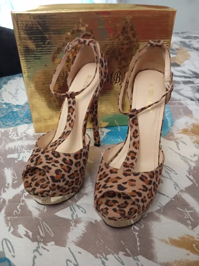 Zapatos de tacón con plataforma animal print
