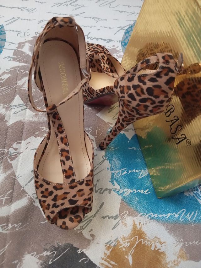 Zapatos de tacón con plataforma animal print