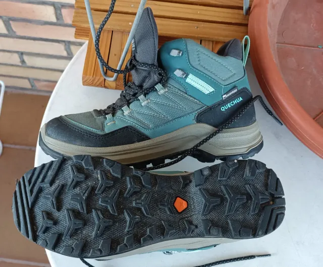 Botas de montaña Quechua Mujer MH100WTP