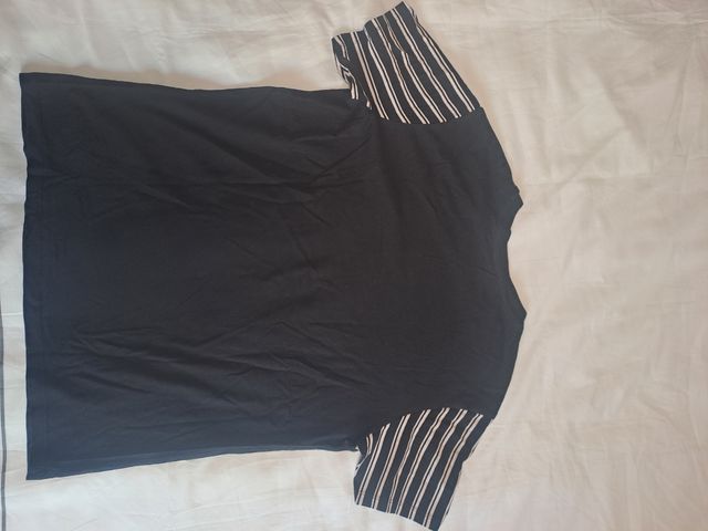 Camiseta negra discover rayas