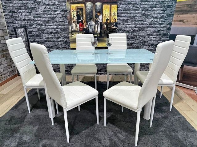 MESA DE CRISTAL TEMPLADO + 6 SILLAS