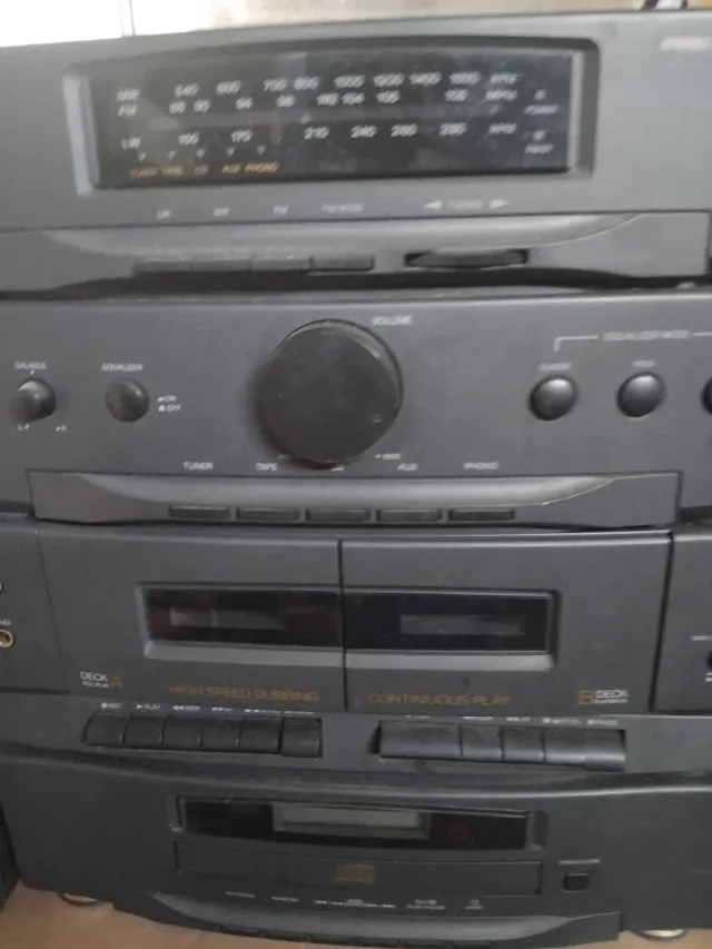 Cadena musical negra y gris