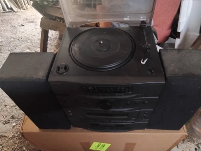 Cadena musical negra y gris