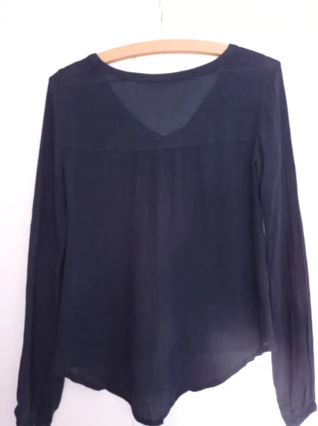 Blusa azul con cordones