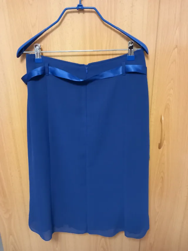 Falda azul elegante