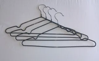 Confezione da 5 grucce metalliche multiuso