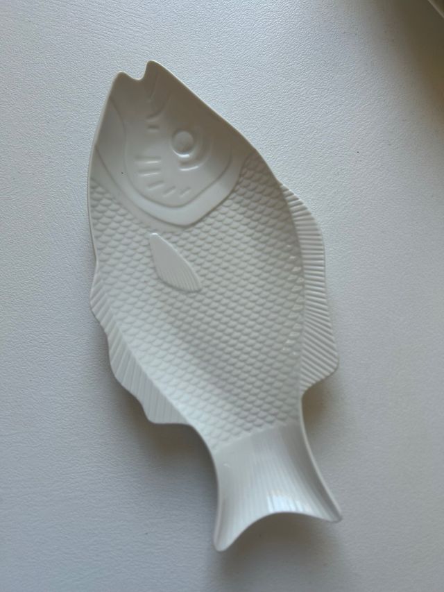 Vajilla mexicana blanca, estilo artesanal sencillo