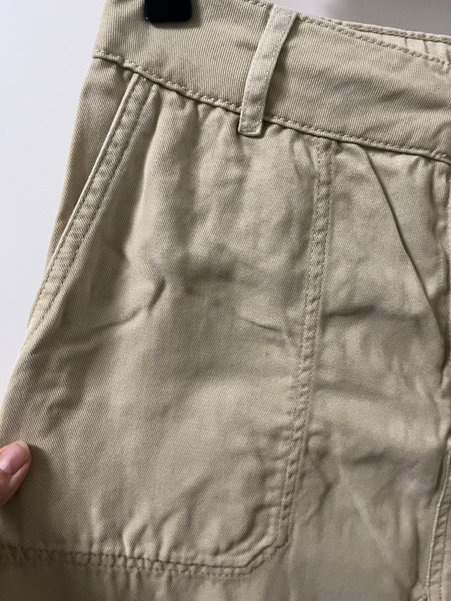 Pantalones beige Zara