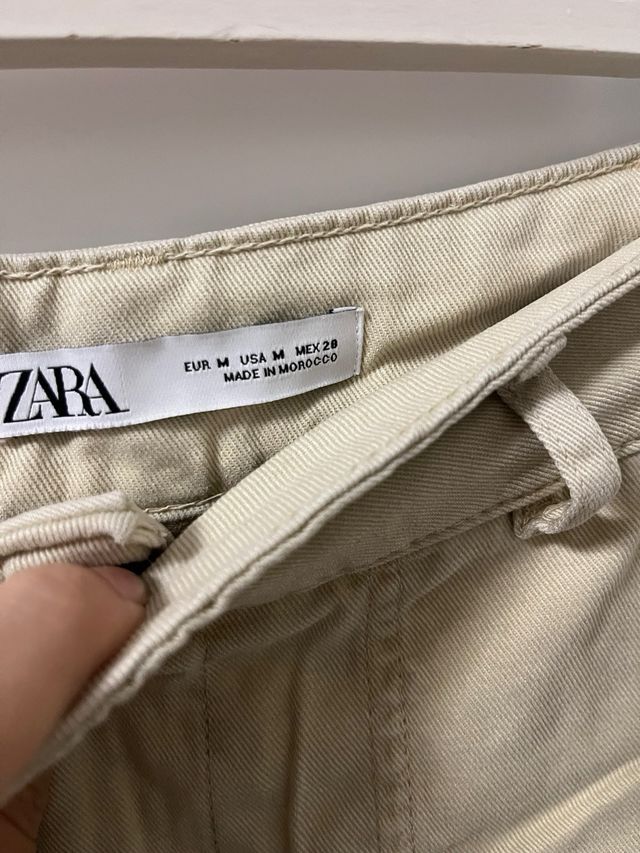 Pantalones beige Zara