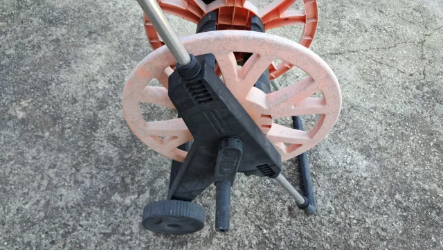 Carro portamangueras con ruedas