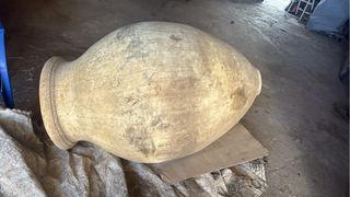 Tenaja antigua de barro