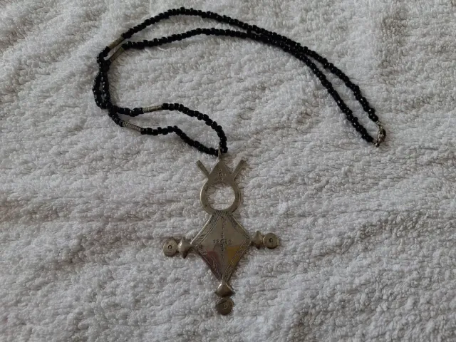 Colgante Cruz Tuareg Plata y Cuentas Negras