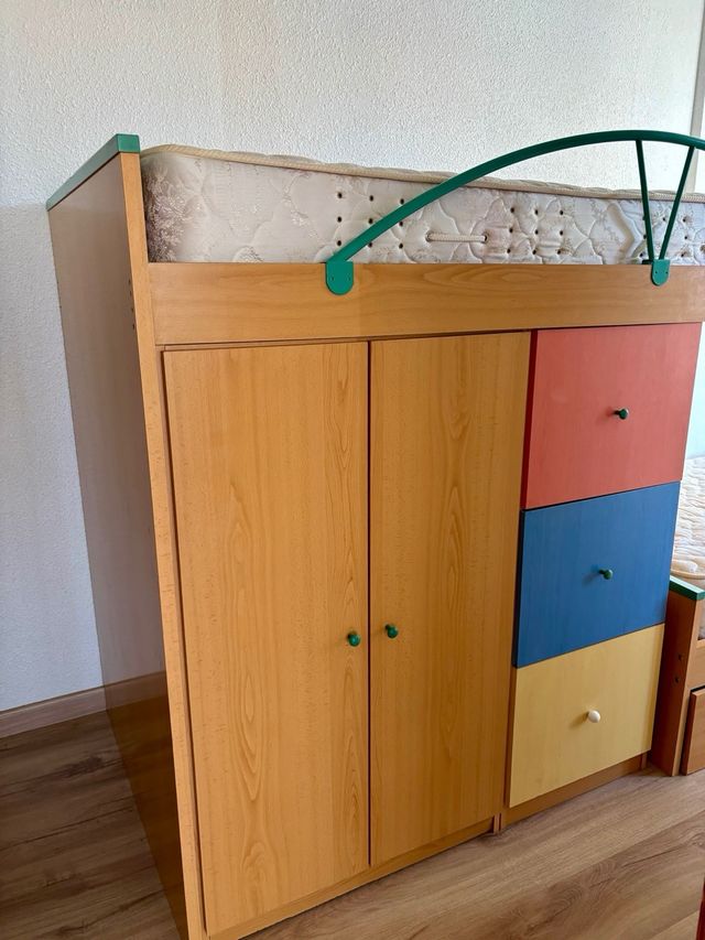 Litera triple de madera y metal