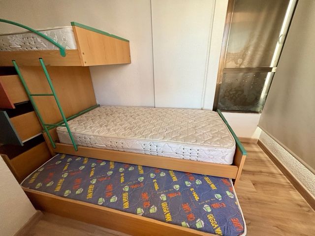 Litera triple de madera y metal