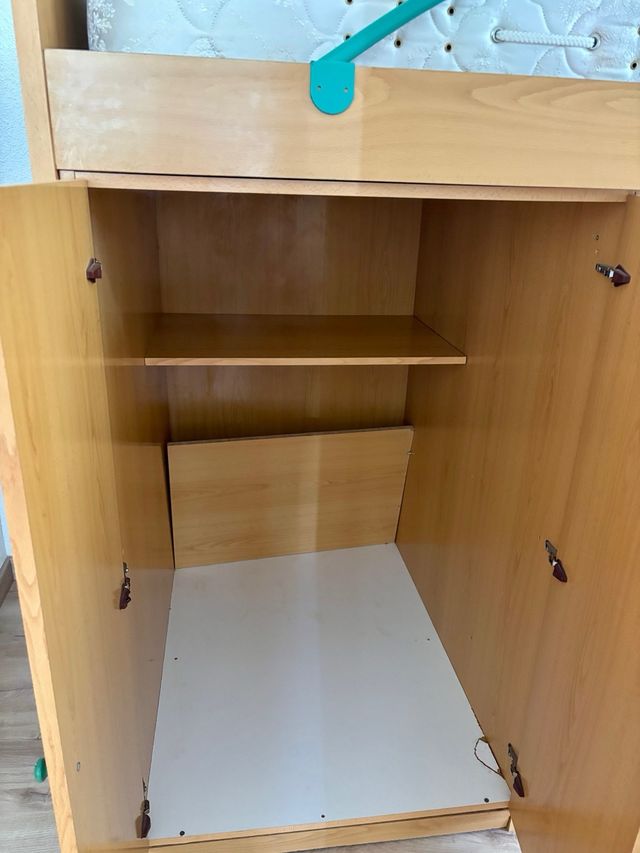 Litera triple de madera y metal