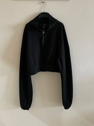 Sudadera crop Hollister negra