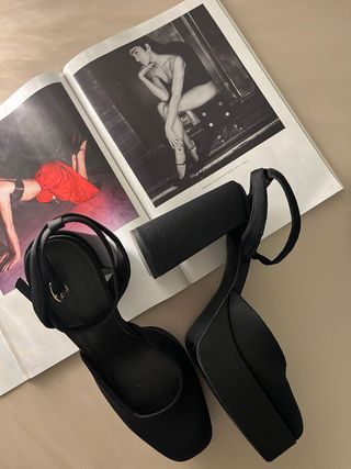 Zapatos negros Stradivarius