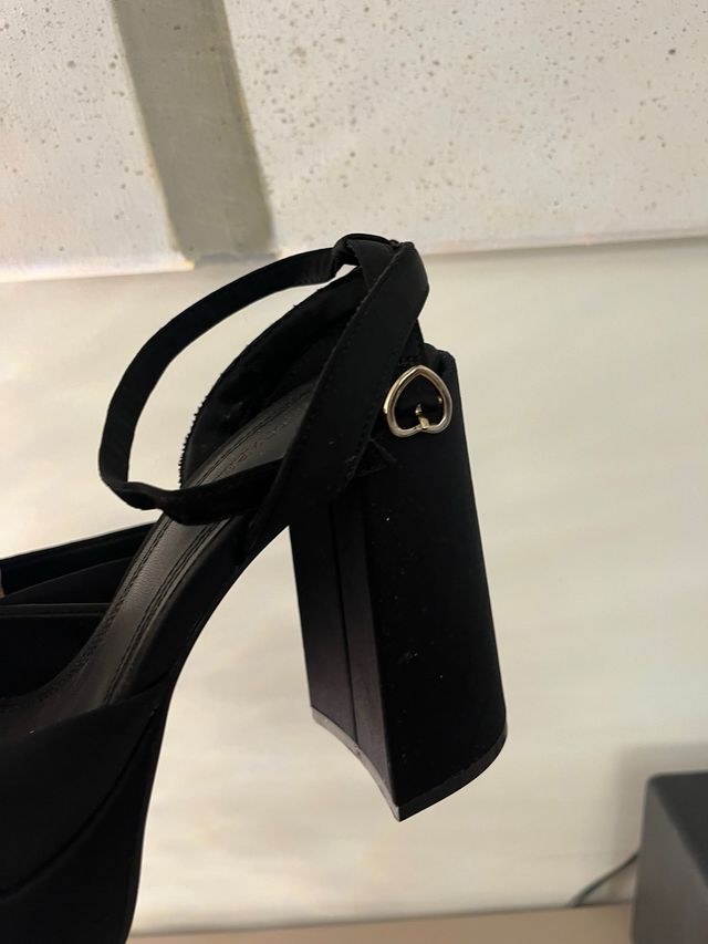 Zapatos negros Stradivarius