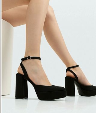 Zapatos negros Stradivarius