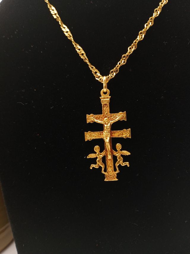 Cruz Caravaca en Oro 18kl