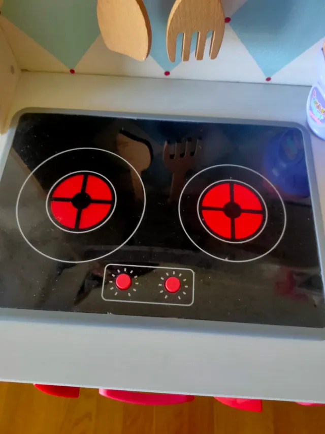 Cocinita de juguete de madera