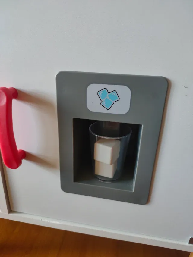 Cocinita de juguete de madera