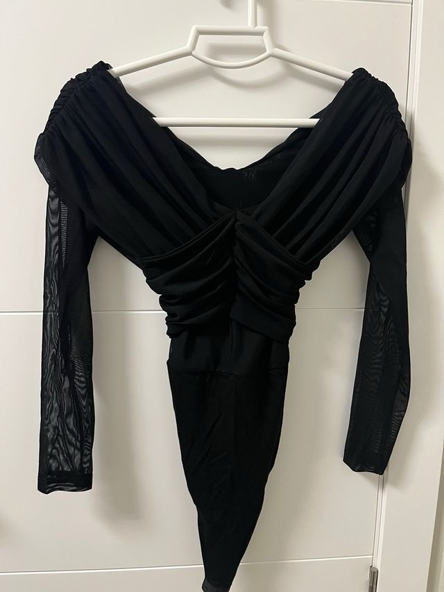 Elegante body negro manga larga transparente
