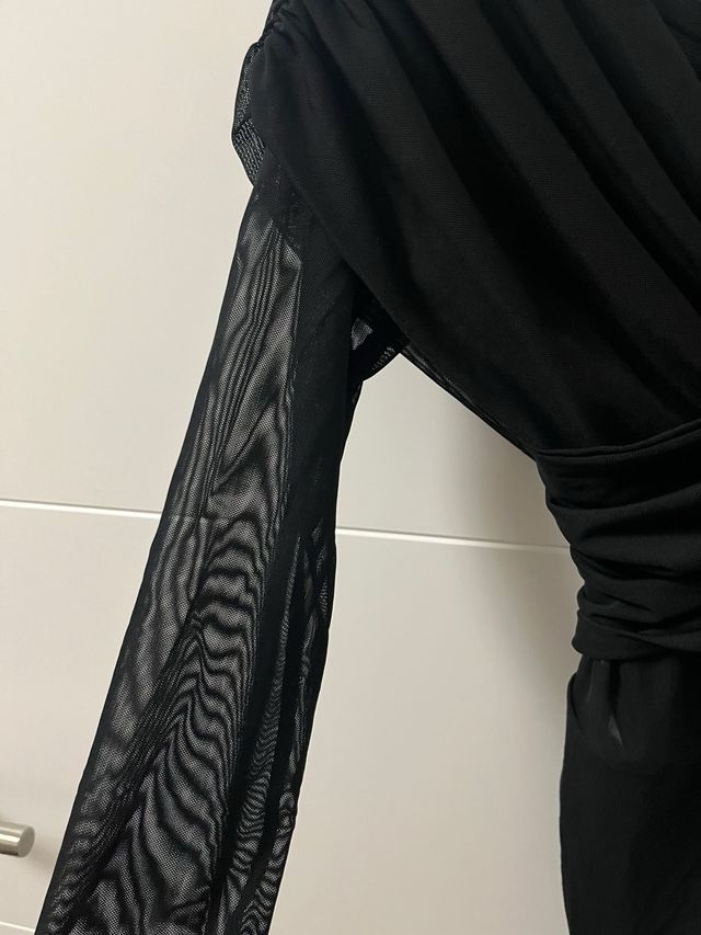 Elegante body negro manga larga transparente