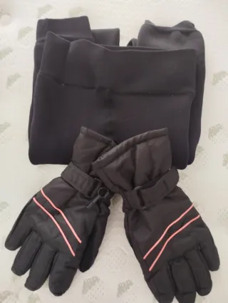 Ropa Térmica Mujer Negra y guantes rosa