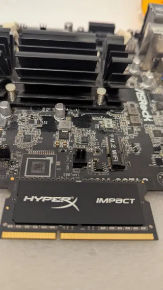 Placa Base ASRock Mini ITX J4205 +Memòria ram 8GB