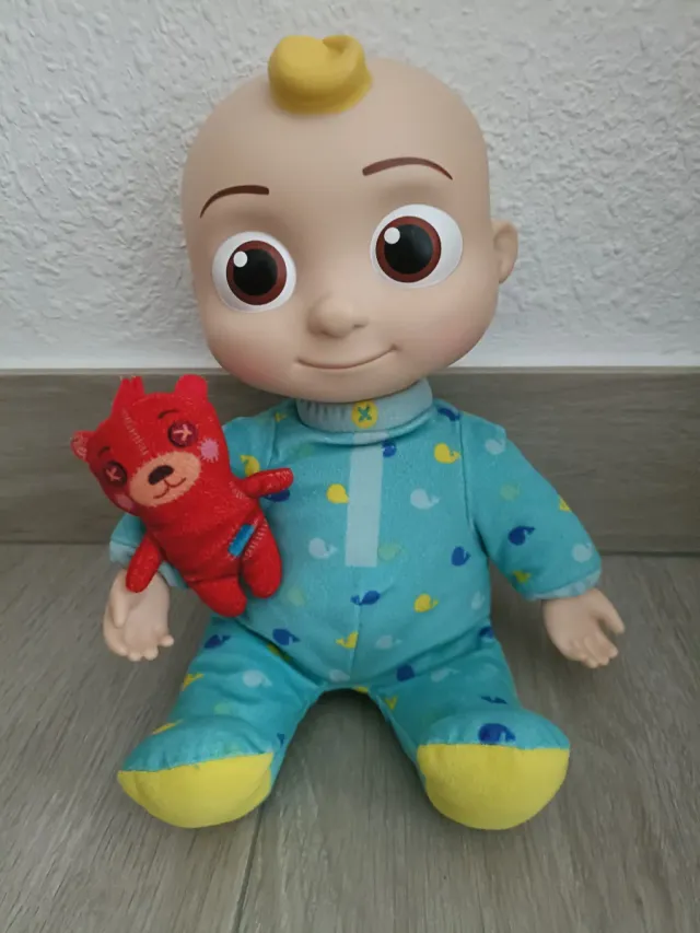 Muñeco Cocomelon interactivo