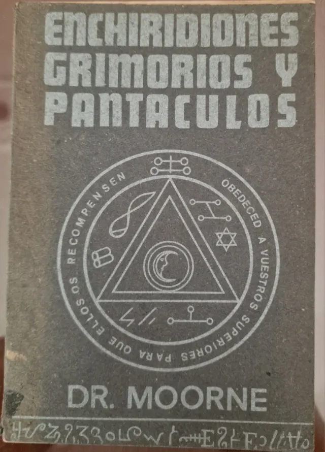 Enchiridiones grimorios y pantaculos