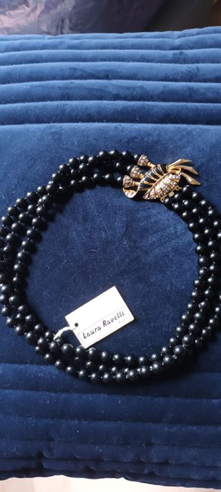 Collana di alta bigiotteria con chiusura gioiello.