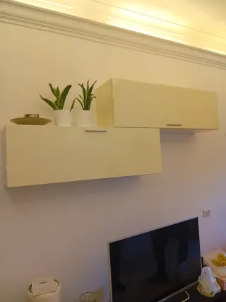 Mobili contenitori bianchi lucidi