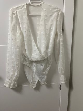 Blusa elegante blanca