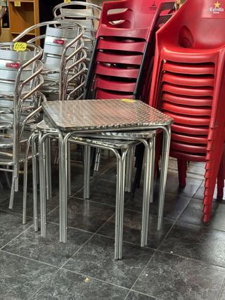 Sillas de terraza metálicas y mimbre