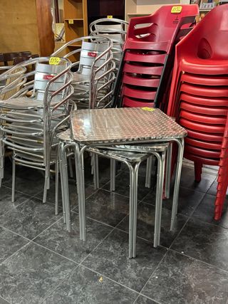 Sillas de terraza metálicas y mimbre