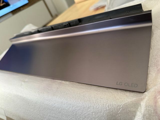 Pata central LG OLED 77” C4
