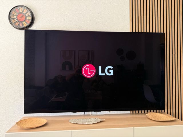 Pata central LG OLED 77” C4