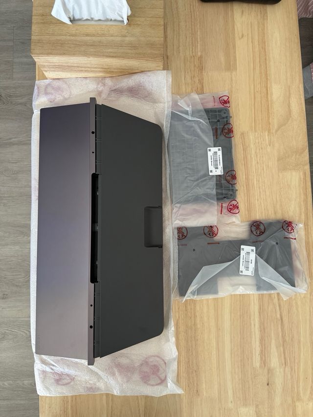 Pata central LG OLED 77” C4