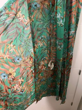 Copricostume falda amplia y top estampado