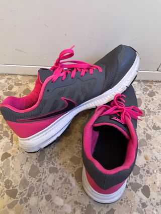 Zapatillas Nike Grises y Rosas